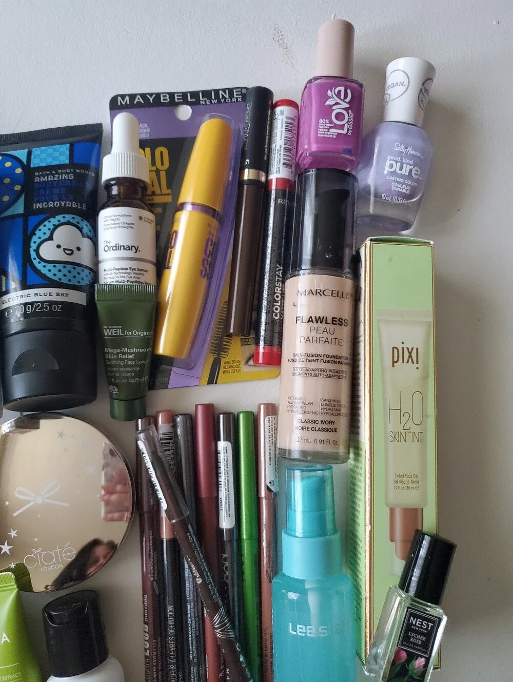 Bundle, Makeup & Skincare - Picture 6 of 9